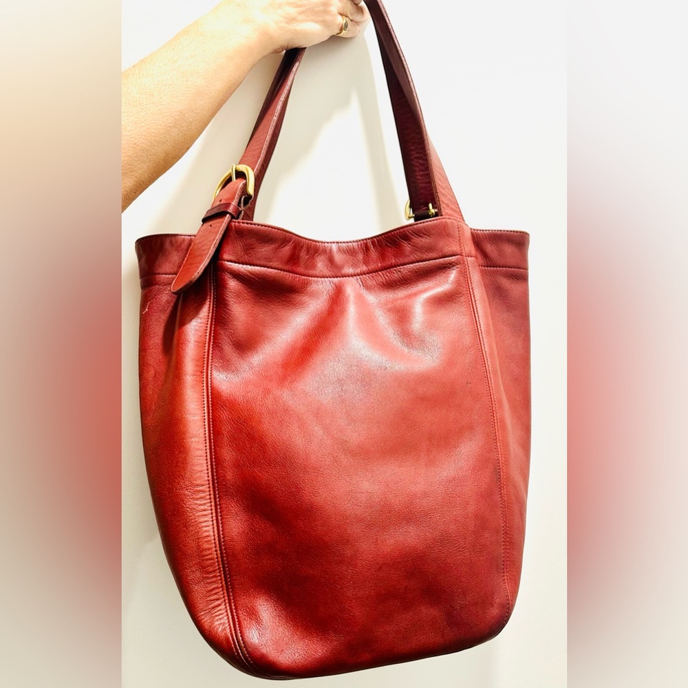 COACH Vintage Duffle SOHO XL cranberry Leather tote Bag